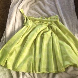 Cute flirty knee length made by Shabby Apply. Size 8. Machine wash line dry